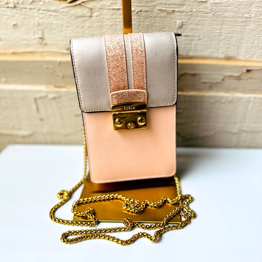 FURLA pink and gold crossbody bag with gold chain. VGUC❗️